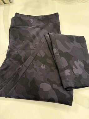 Matty M. Legging. Dark Camo Pattern. Nylon Blend. Size XXL. GUC